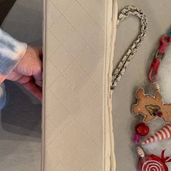 CHANEL Caviar leather Maxi - Picture 14 of 14